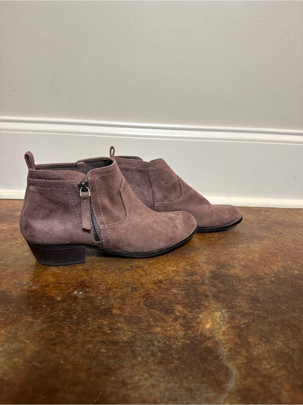Arizona Jean Company Mauve Suede Ankle Booties